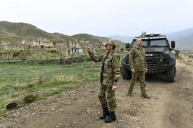 Son Dakika: Aliyevi hedefe koydu O görüntüler sosyal medyayı ayağa kaldırdı...