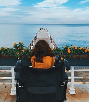 Engel tanımıyor, Türkiyeyi otostopla geziyor