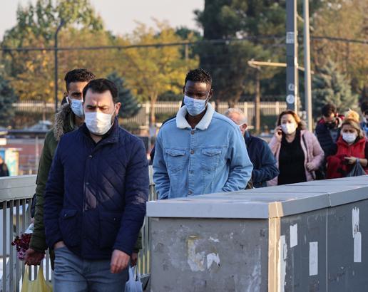 Son dakika... Akılalmaz Koronayı 136 kişiye böyle üfürdü