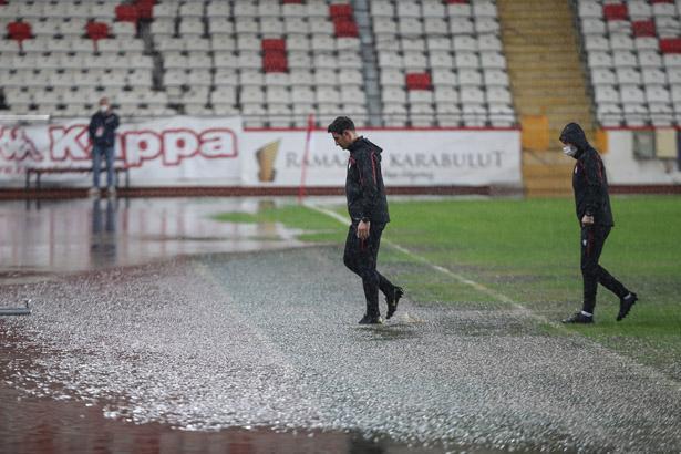 Ertelenen Antalyaspor - Atakaş Hatayspor maçından görüntüler