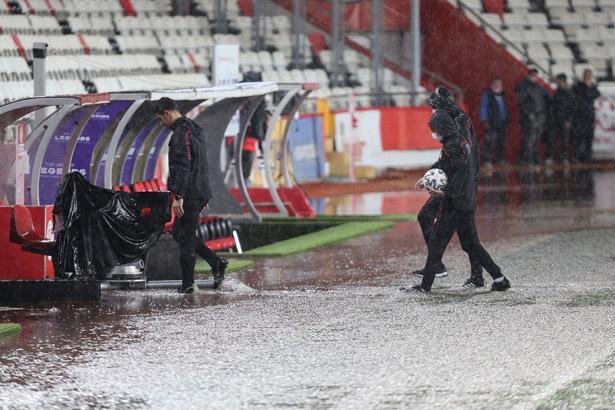 Ertelenen Antalyaspor - Atakaş Hatayspor maçından görüntüler