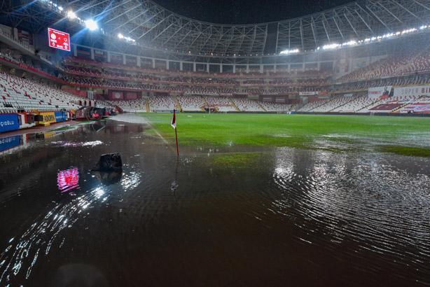 Ertelenen Antalyaspor - Atakaş Hatayspor maçından görüntüler