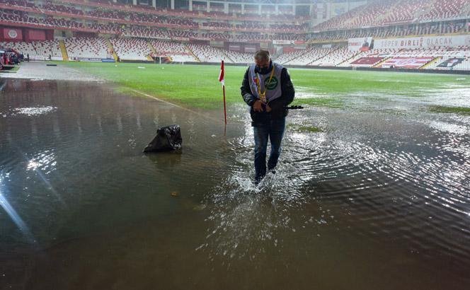 Ertelenen Antalyaspor - Atakaş Hatayspor maçından görüntüler