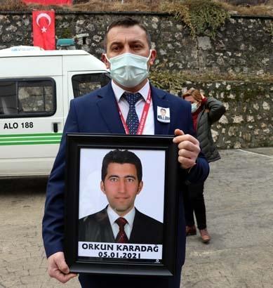 Koranavirüse yenik düşen klinik destek görevlisi gözyaşları ile uğurlandı