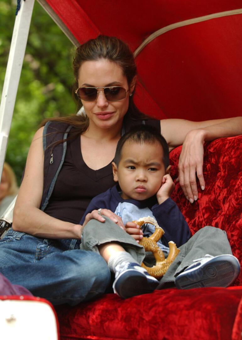 Angelina Jolie, kızları Zahara ve Shiloh ile alışverişte