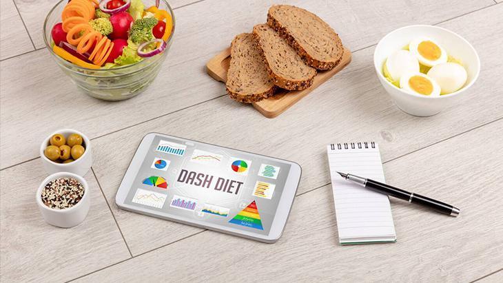 Peki, bilimsel kaynaklara göre DASH diyetinin diğer faydaları ve tuz alımının azaltılmasıyla ilgili başka neler bilmeliyiz İşte cevabı: