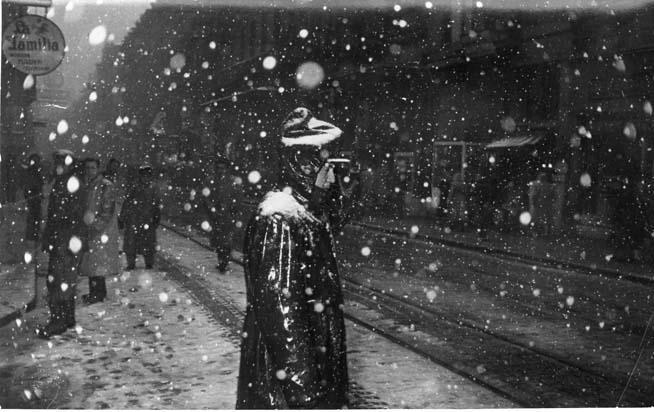 İstanbul Boğazı dondu, kartopu oynamak yasaklandı