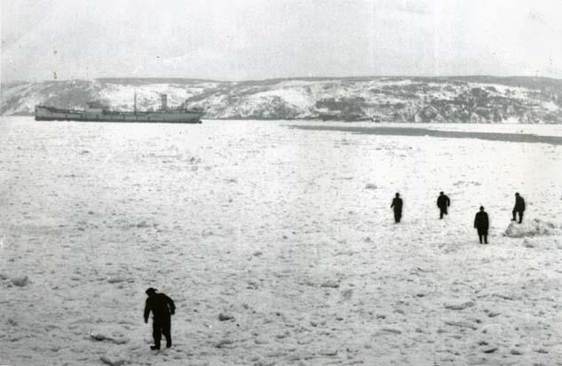 İstanbul Boğazı dondu, kartopu oynamak yasaklandı