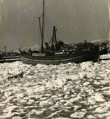 İstanbul Boğazı dondu, kartopu oynamak yasaklandı