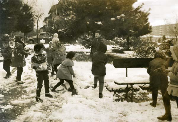 İstanbul Boğazı dondu, kartopu oynamak yasaklandı