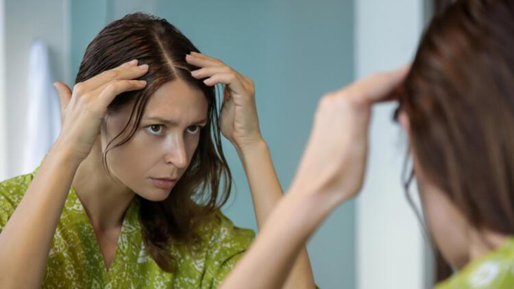 Genç yaşta saç beyazlamasını bu yöntem durdurabilir