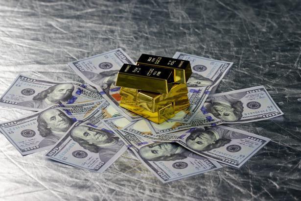 Altın ve dolar yeni haftaya hareketli başladı