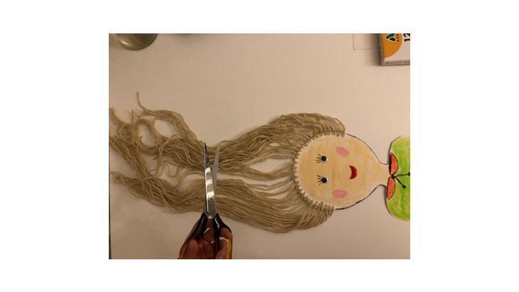 Okul öncesi çocuklar için makas etkinliği Okul öncesi çocuklar için makas etkinliği