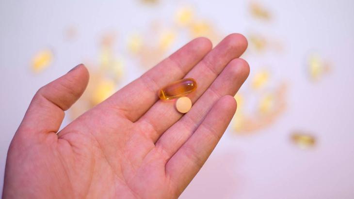 Beyaz saçları yok edip yeniden çıkmasını önleyecek 9 doğal çözüm