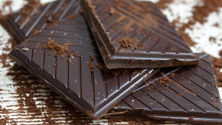 Beyaz saçları yok edip yeniden çıkmasını önleyecek 9 doğal çözüm