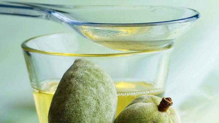 7.Tatlı badem yağı