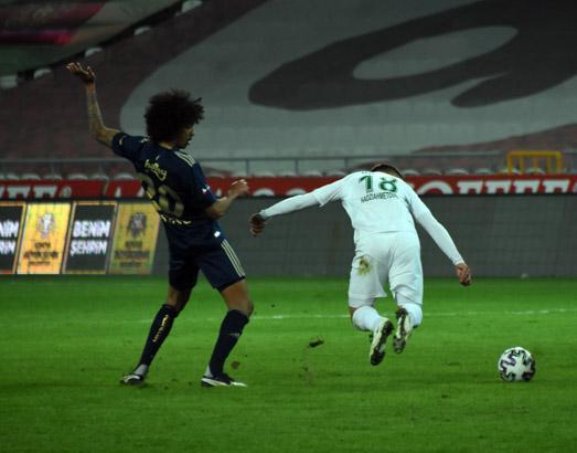 Luiz Gustavo, 6 maç sonra formasına kavuştu Luiz Gustavo, 6 maç sonra formasına kavuştu