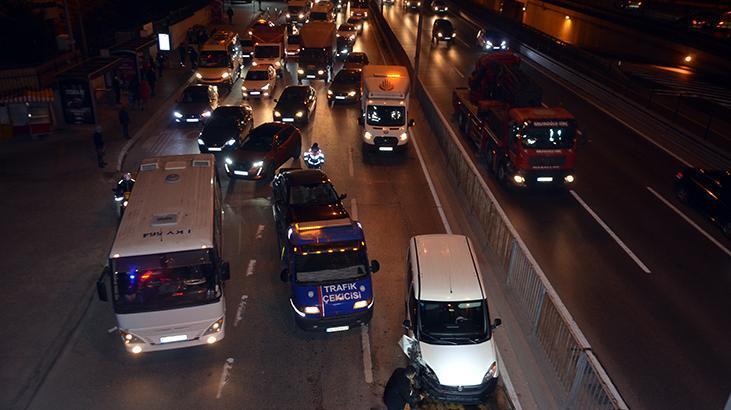 İstanbul'da Trafiği Kilitleyen Kaza! - Son Dakika Haberleri Milliyet