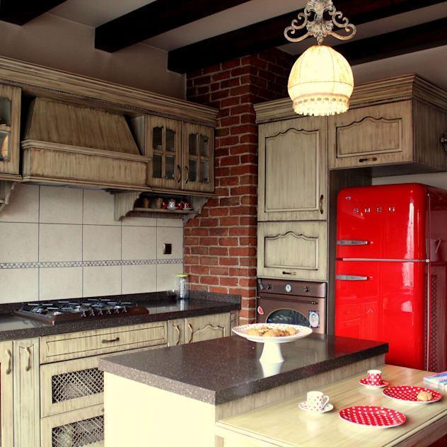 Renkli Mutfak Dolaplarıyla Sıcak Ve Şık Tasarımlar