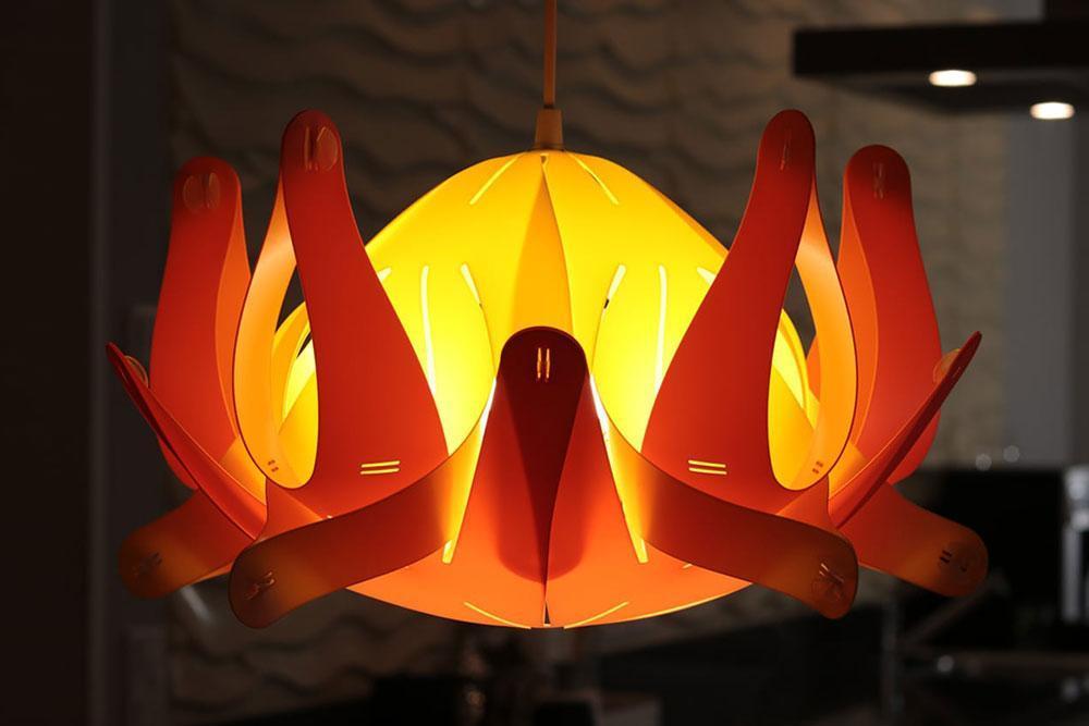 100 Farklı Şekle Sokulabilen İlginç Lamba: Button Loop Lamp