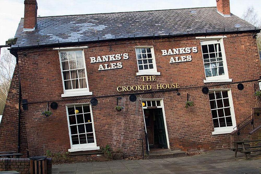 Dünyanın En Yamuk Evlerinden: The Crooked House