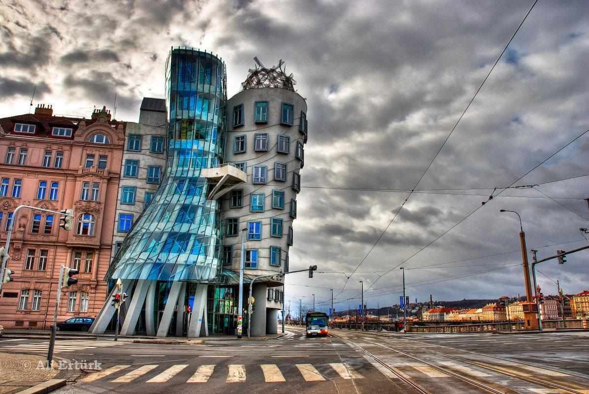 Pragtan Başka Yerde Yok: Dancing Building
