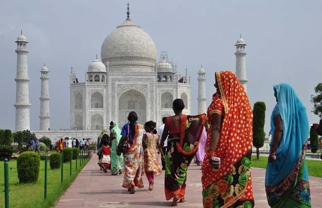 Somnath Tapınağı   Taj Mahal ve Fatehpur Sikri şehri   Eski Hint sanatının en güzel örneklerinin sergilendiği Ajanta Mağaraları  Kızıl Kale ve Kutub Minar