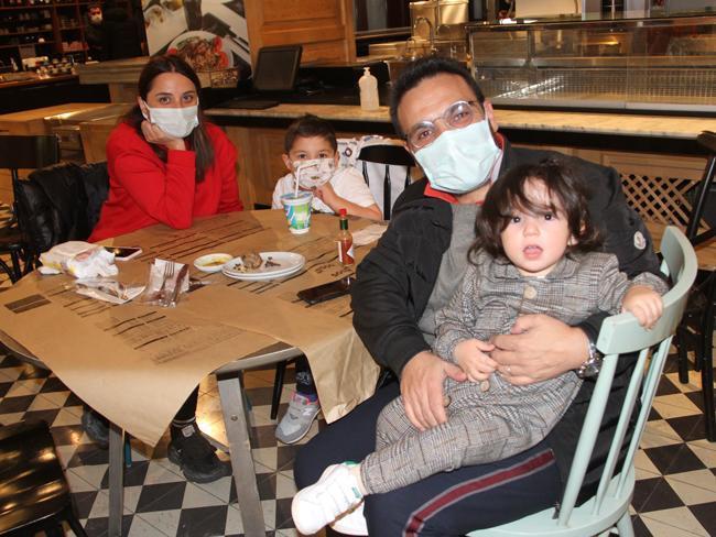 Sağlığına kavuşan Okan Karacan ilk kez görüntülendi Sağlığına kavuşan Okan Karacan ilk kez görüntülendi