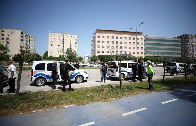 Adanada alkollü sürücü ve beraberindeki 4 kişiye Kovid-19  tedbirlerini ihlalden ceza yazıldı