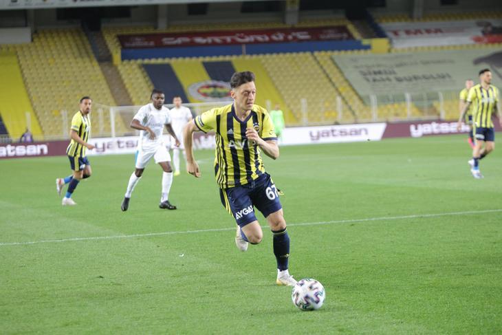 MESUT BU FİZİKLE 11DE OYNAMAMALI - ÖMER ÜRÜNDÜL (SABAH)