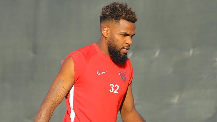 HÜCUMUN HER BÖLGESİNDE OYNUYOR HÜCUMUN HER BÖLGESİNDE OYNUYOR