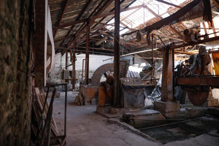 Dedektif gibi izini sürdü, tesadüfen buldu: Sandıktan servet çıktı