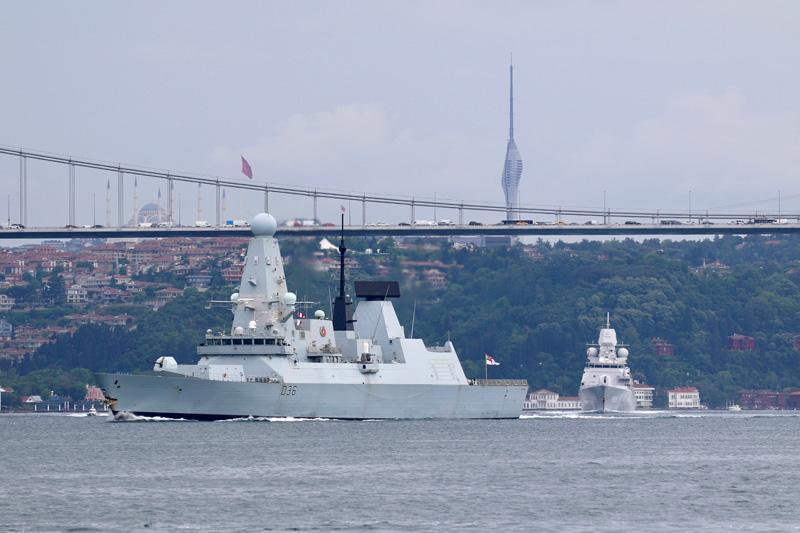 Son dakika... Rus savaş gemisi, İngiliz savaş gemisine ateş açtı