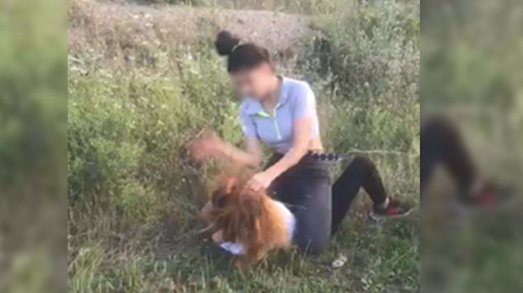 ELİF DÜŞTÜKTEN SONRA YARDIM EDİLMESİ İÇİN BAĞIRMAYA BAŞLADI