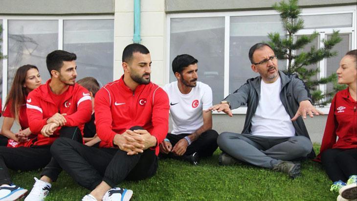 Bakan Kasapoğlu'ndan moral ziyareti