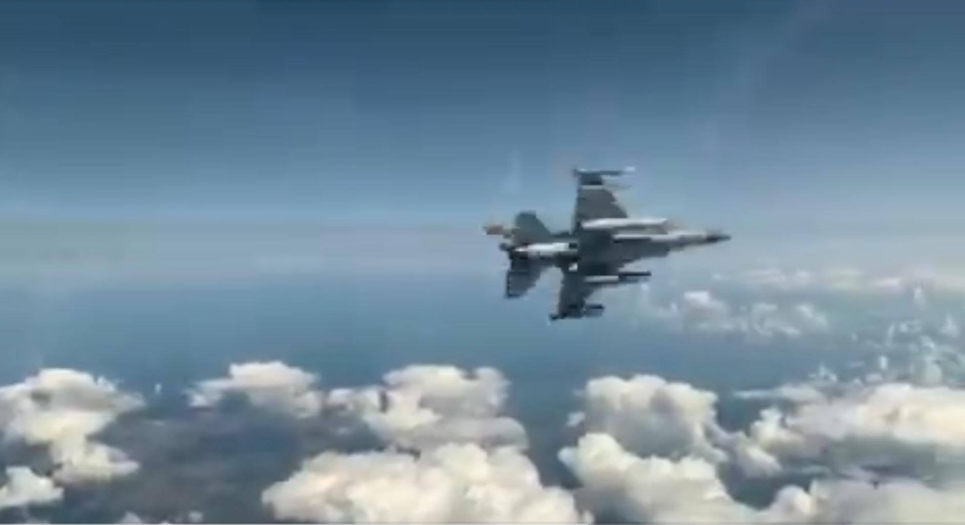 Son dakika haberi: Tarihte bir ilk Türk F-16sı Rus savaş uçağının önünü kesti
