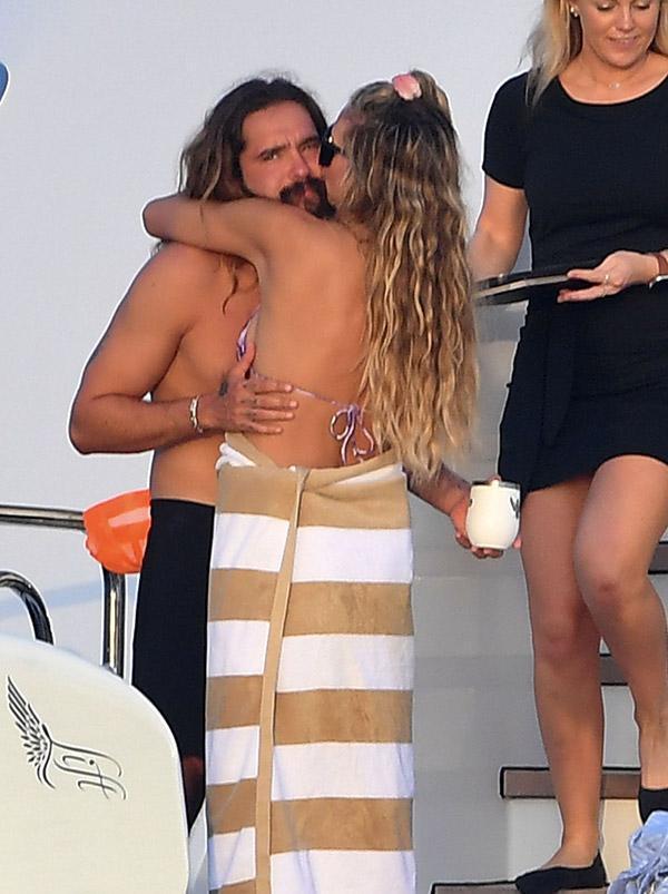 Heidi Klum-Tom Kaulitz güvertede aşka geldi Heidi Klum-Tom Kaulitz güvertede aşka geldi