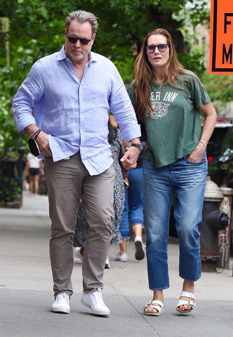 Brooke Shields evini satıyor