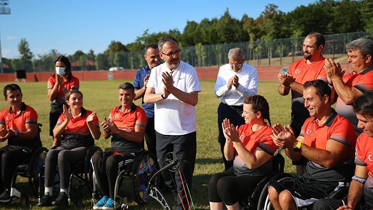 Paralimpik sporculara Kasapoğlu’dan moral