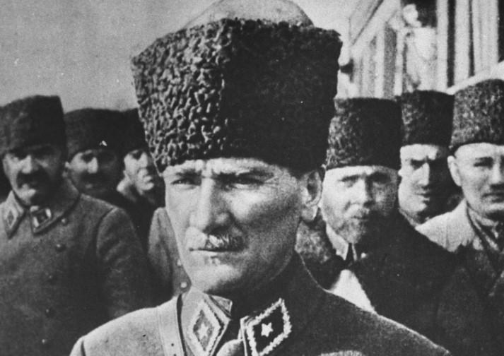Atatürk Şiirleri 2026: Mustafa Kemal Atatürk ile İlgili En Güzel Kısa, Uzun, Anlamlı 10 Kasım Şiirleri