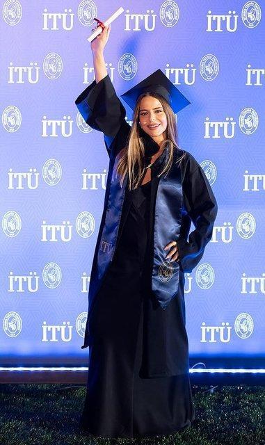 Simge Sağın, İTÜden mezun oldu
