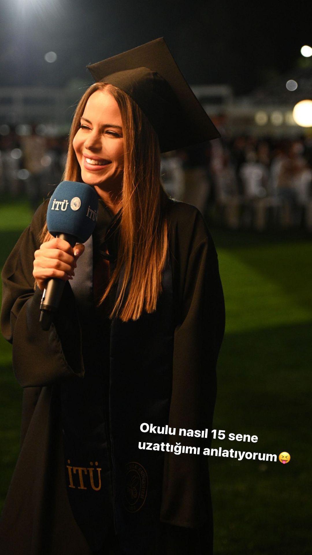 Simge Sağın, İTÜden mezun oldu