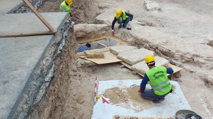 Zeytinburnu’ndaki kazı çalışmalarında ‘sandık tipi mezar’ ve ‘lahit mezar’ bulundu