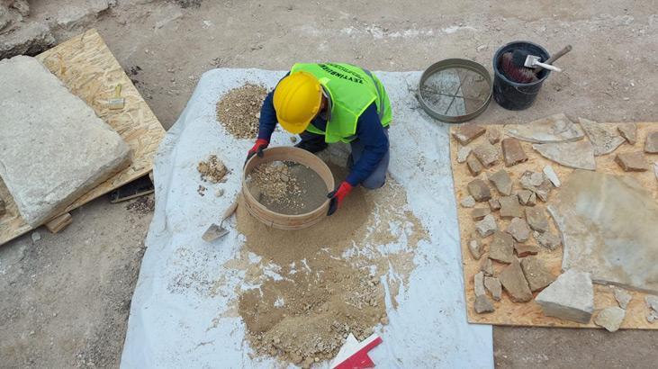 Zeytinburnu’ndaki kazı çalışmalarında ‘sandık tipi mezar’ ve ‘lahit mezar’ bulundu