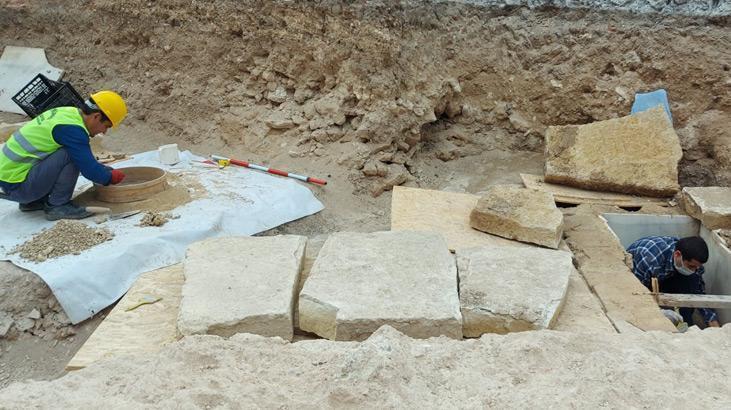 Zeytinburnu’ndaki kazı çalışmalarında ‘sandık tipi mezar’ ve ‘lahit mezar’ bulundu