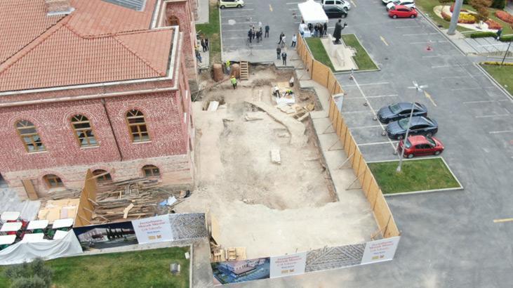 Zeytinburnu’ndaki kazı çalışmalarında ‘sandık tipi mezar’ ve ‘lahit mezar’ bulundu