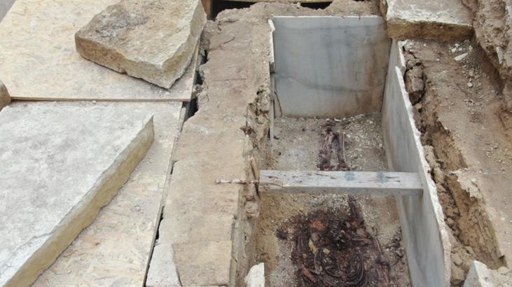 Zeytinburnu’ndaki kazı çalışmalarında ‘sandık tipi mezar’ ve ‘lahit mezar’ bulundu