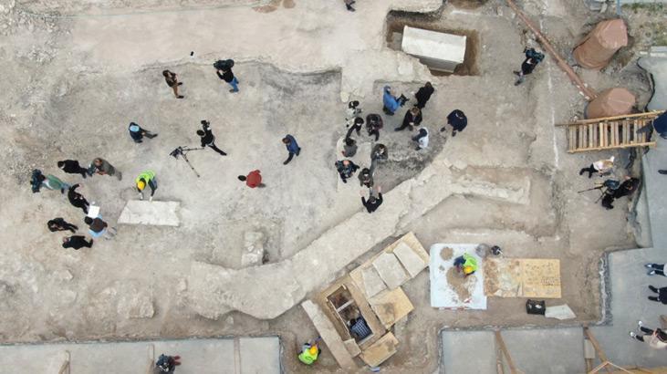 Zeytinburnu’ndaki kazı çalışmalarında ‘sandık tipi mezar’ ve ‘lahit mezar’ bulundu