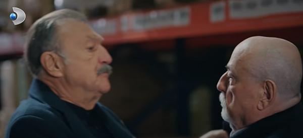 RAFET, CAVİTİN YAKASINA YAPIŞTI