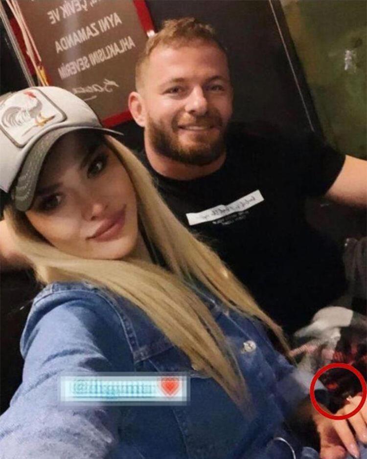 YÜZÜK DETAYI DİKKAT ÇEKTİ